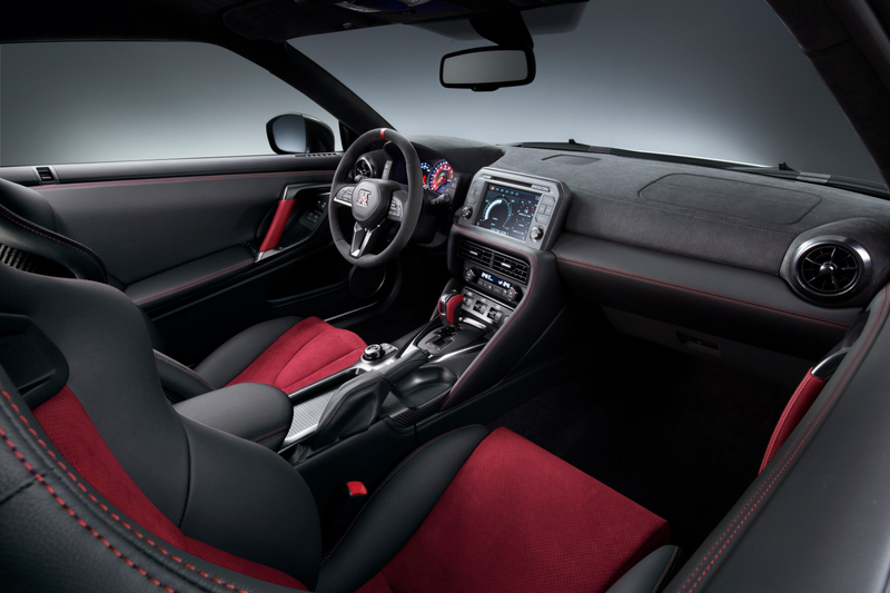 Illustration for article titled The 2017 Nissan GT-R Nismo Is Here To Kick All Your Asses With 600 Horsepower